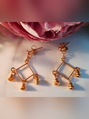 Vintage 80s ✨️🔔Pretty Golden Bell Dangle Earrings